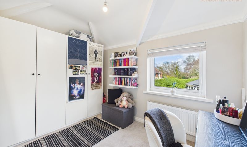 Acres Lane, Upton, CH2
