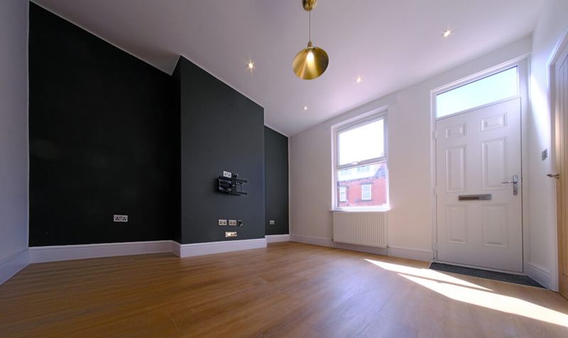 SS_Front Room (1 of 3)