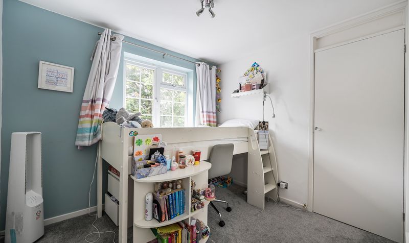 Beauclare Close, Leatherhead, KT22