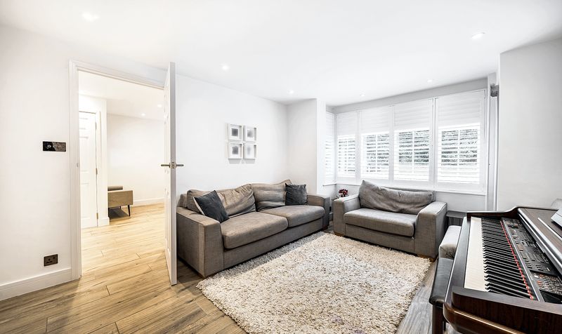 Beauclare Close, Leatherhead, KT22