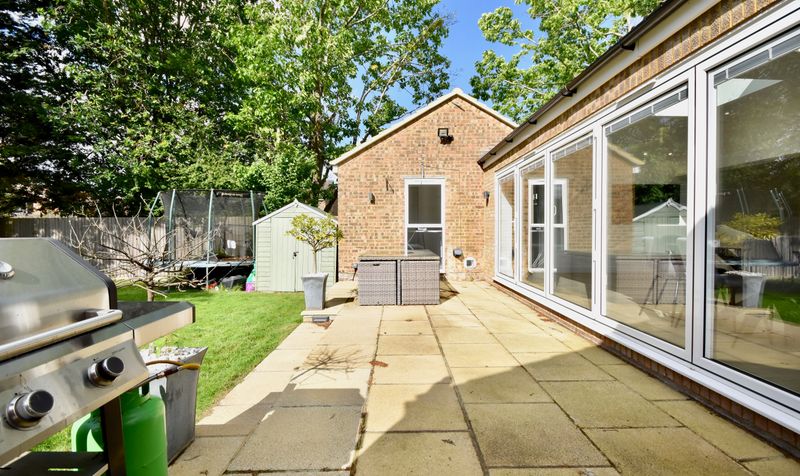 Beauclare Close, Leatherhead, KT22