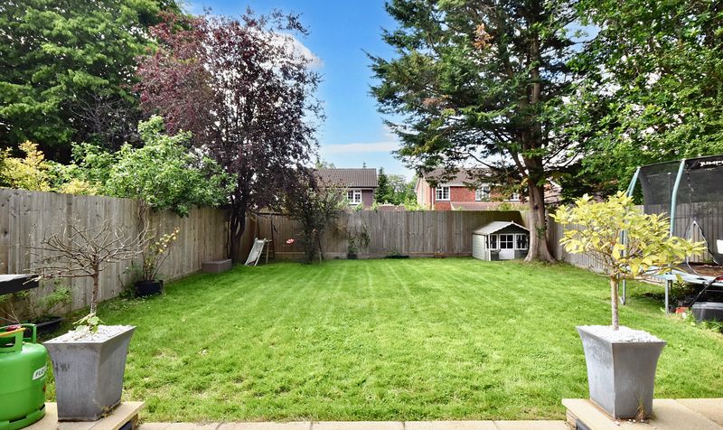Beauclare Close, Leatherhead, KT22