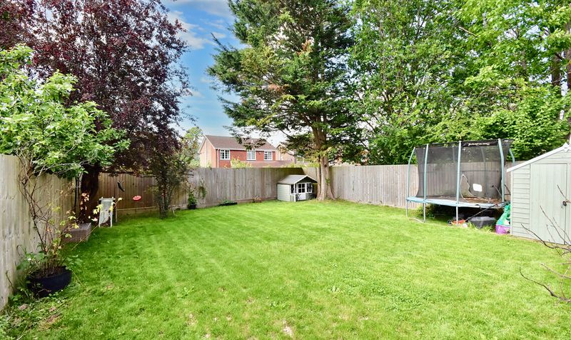 Beauclare Close, Leatherhead, KT22