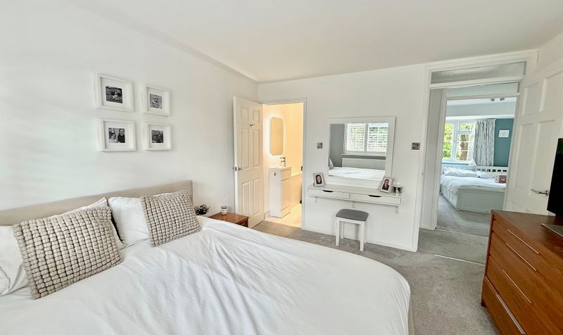 Beauclare Close, Leatherhead, KT22