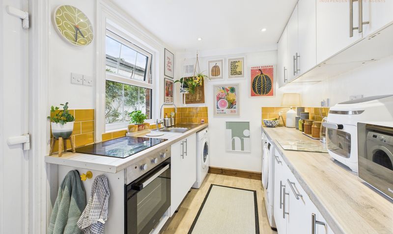 Heath Road, Upton, CH2