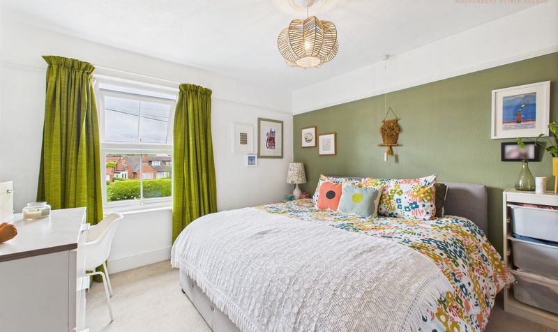 Heath Road, Upton, CH2