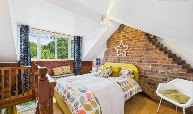 Heath Road, Upton, CH2