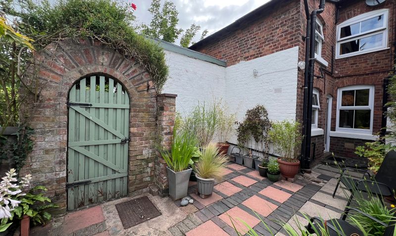 Heath Road, Upton, CH2