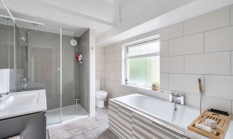 Copse Edge Avenue, Epsom, KT17