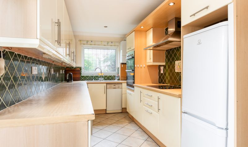 3 Bedroom Bungalow For Sale – Oakfield Avenue, Hitchin, SG4 3