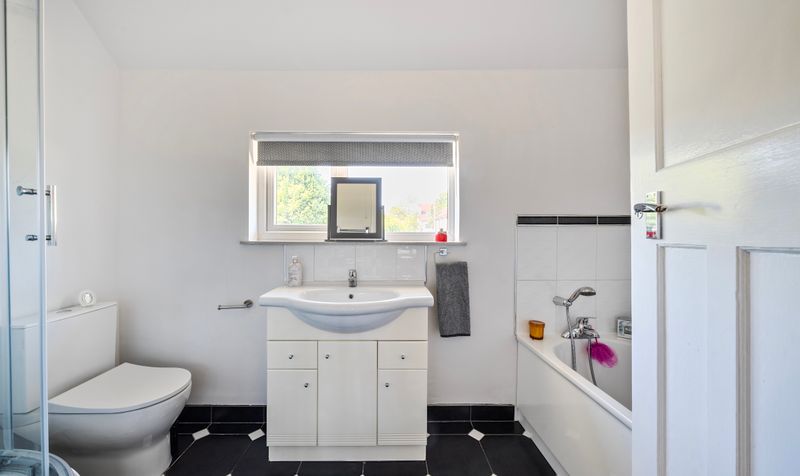 Longdown Road, Epsom, KT17
