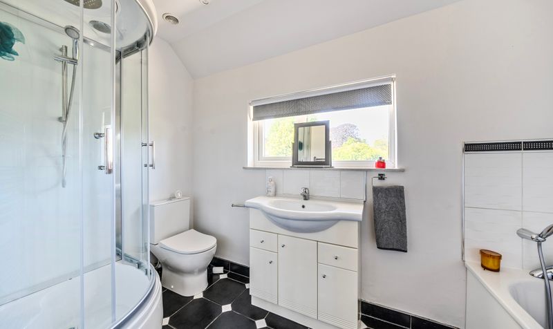 Longdown Road, Epsom, KT17