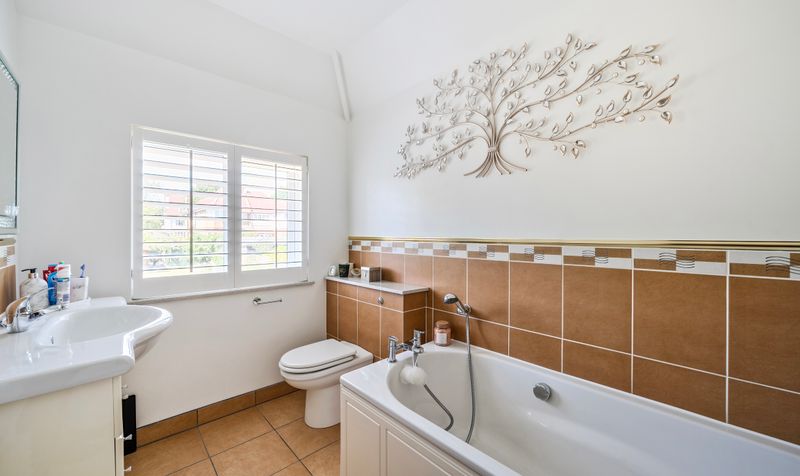 Longdown Road, Epsom, KT17