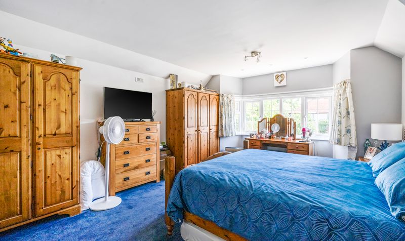 Longdown Road, Epsom, KT17