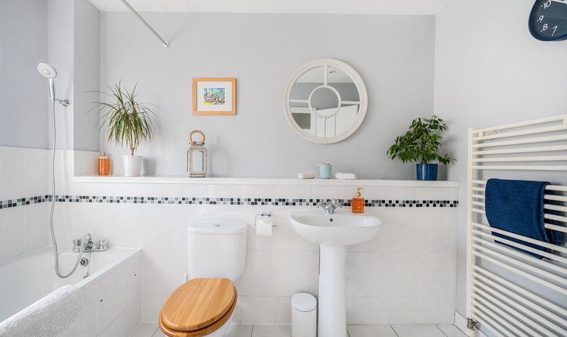 The Crescent, Epsom, KT18