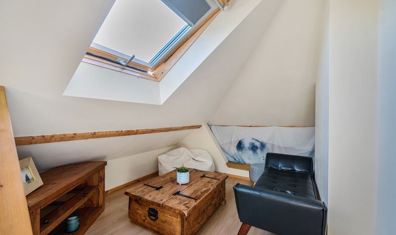 The Crescent, Epsom, KT18