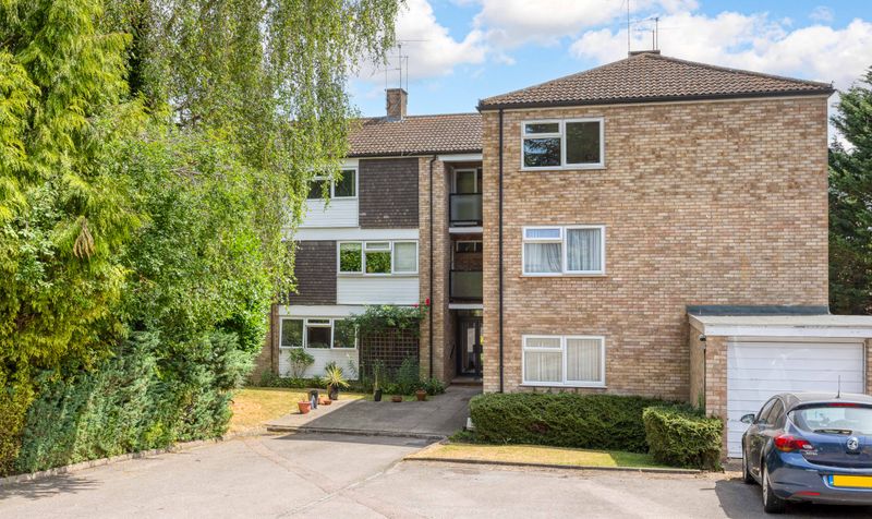 2 Bedroom Apartment For Sale – Tudor Court, Hitchin, SG5