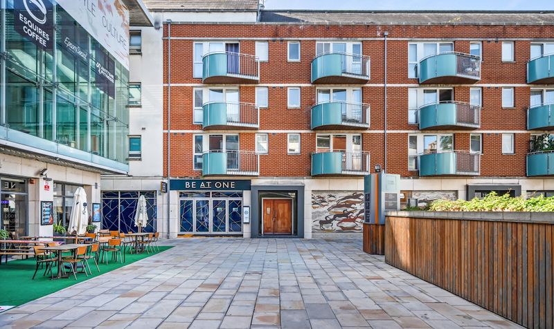 The Oaks Square, Epsom, KT19