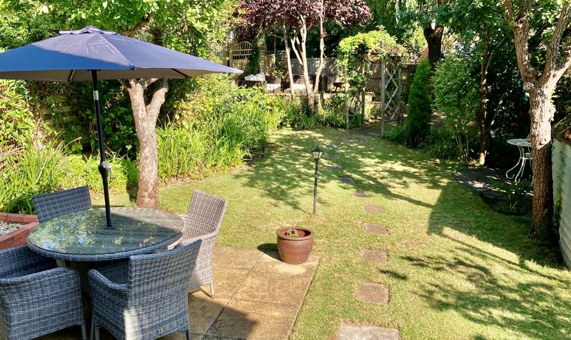 The Crescent, Epsom, KT18