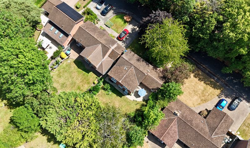 Warwick Gardens, Ashtead, KT21