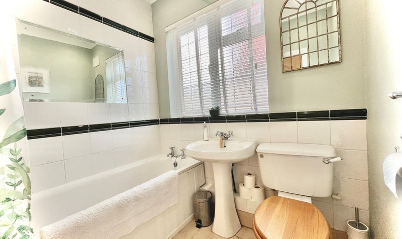 The Crescent, Epsom, KT18