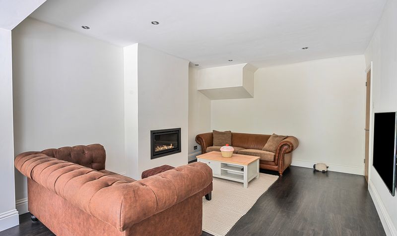 Lane End, Epsom, KT18