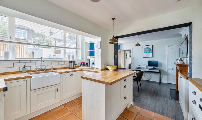 Crampshaw Lane, Ashtead, KT21