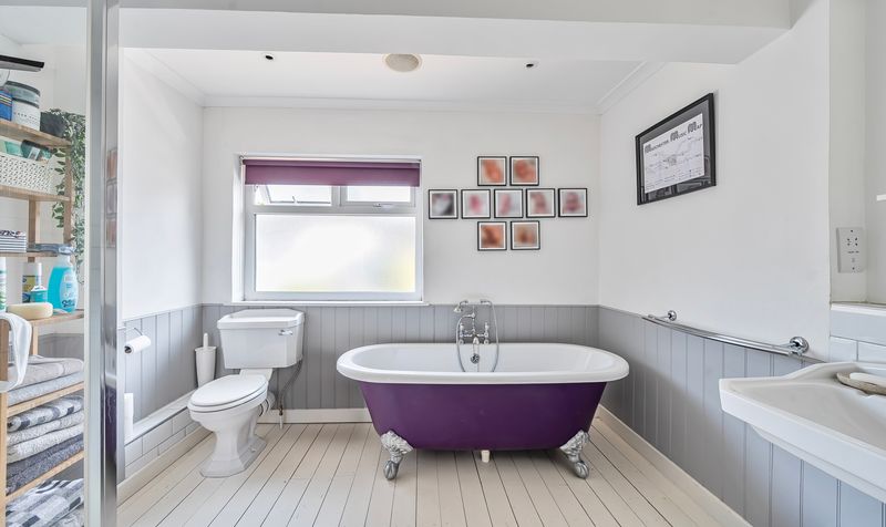 Crampshaw Lane, Ashtead, KT21