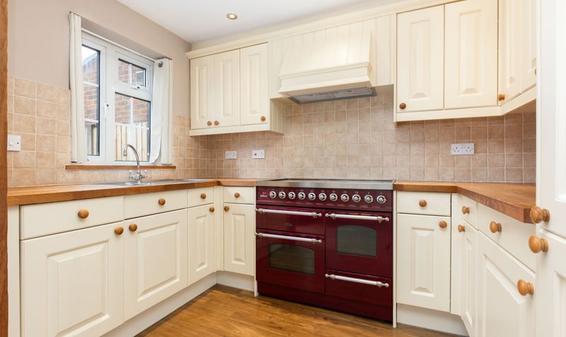 3 Bedroom House For Sale – The Heath, Breachwood Green, SG4 3