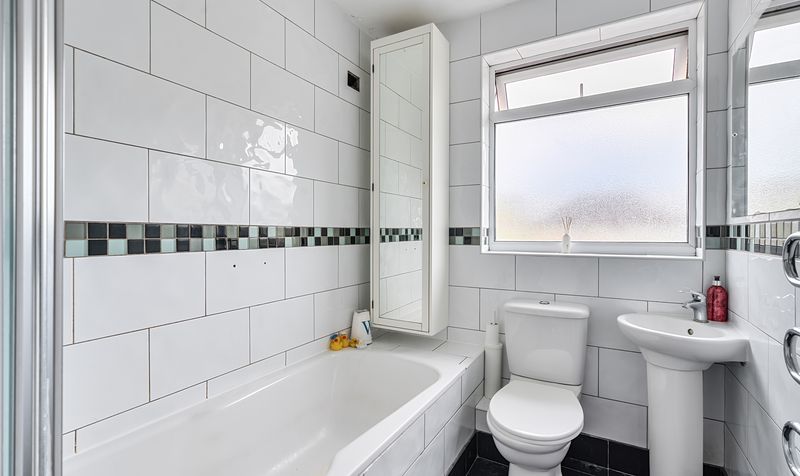 Oakhurst Road, Epsom, KT19
