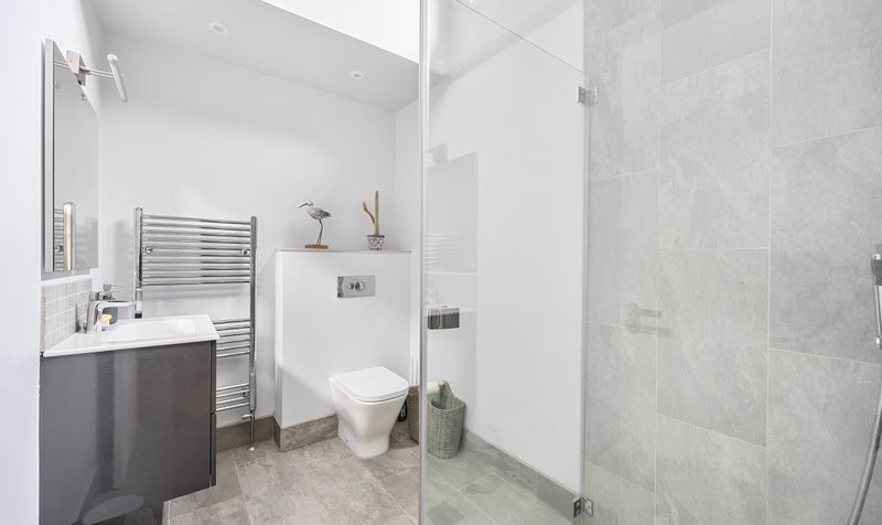Longdown Lane South, Epsom, KT17