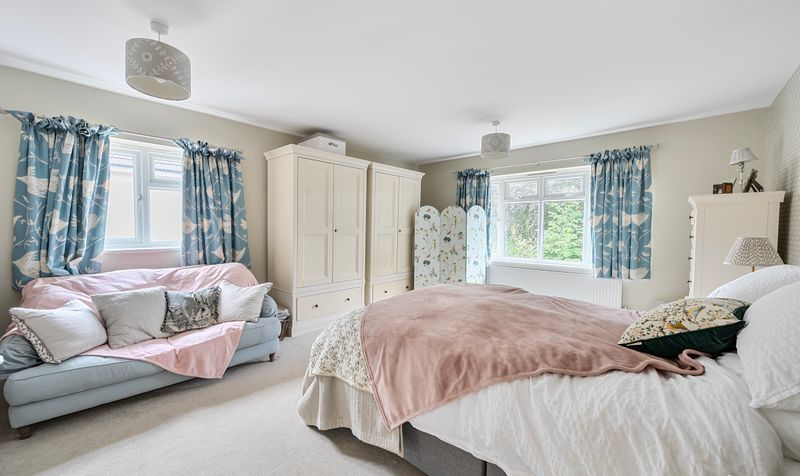 Longdown Lane South, Epsom, KT17