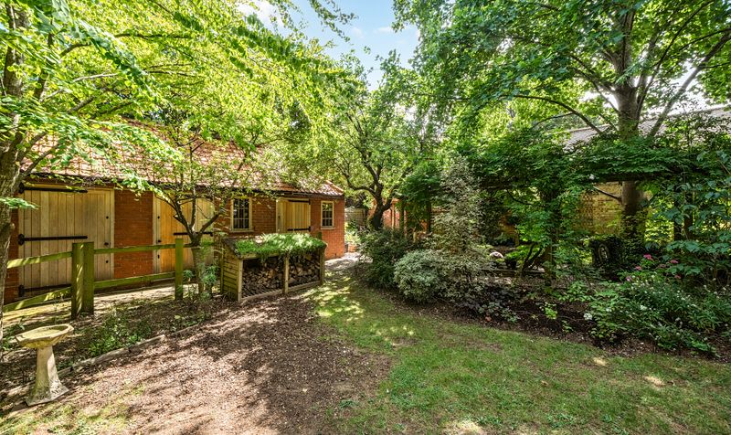 Longdown Lane South, Epsom, KT17