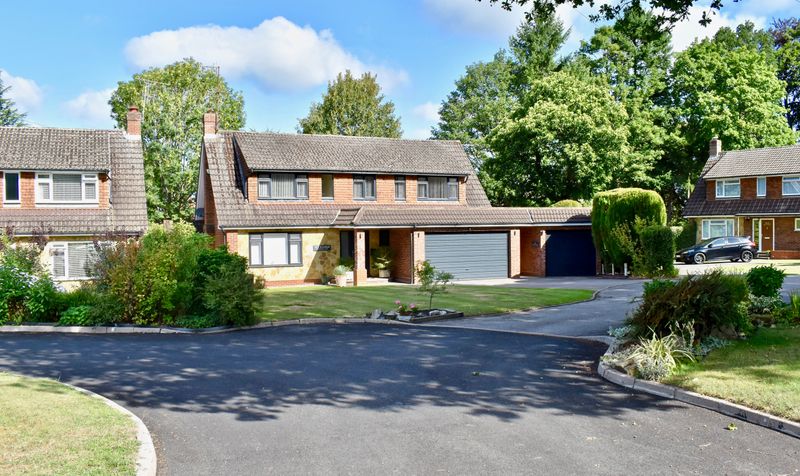 Roebuck Close, Ashtead, KT21