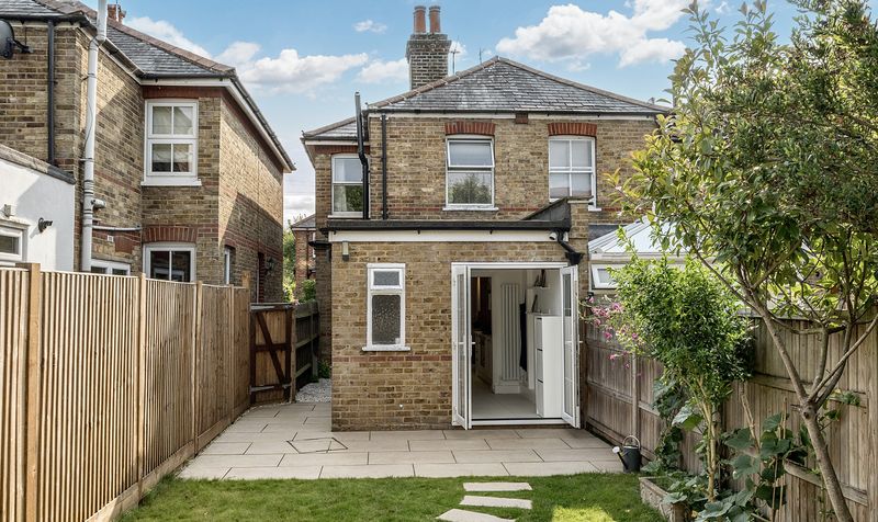 Grove Road, Ashtead, KT21