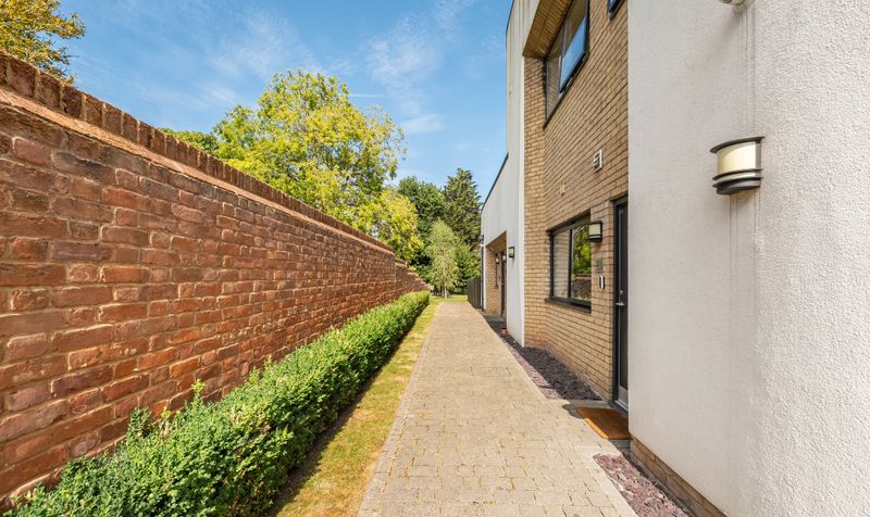 Court Lane, Oaks View Court Lane, KT19