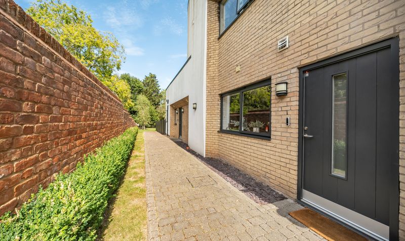 Court Lane, Oaks View Court Lane, KT19