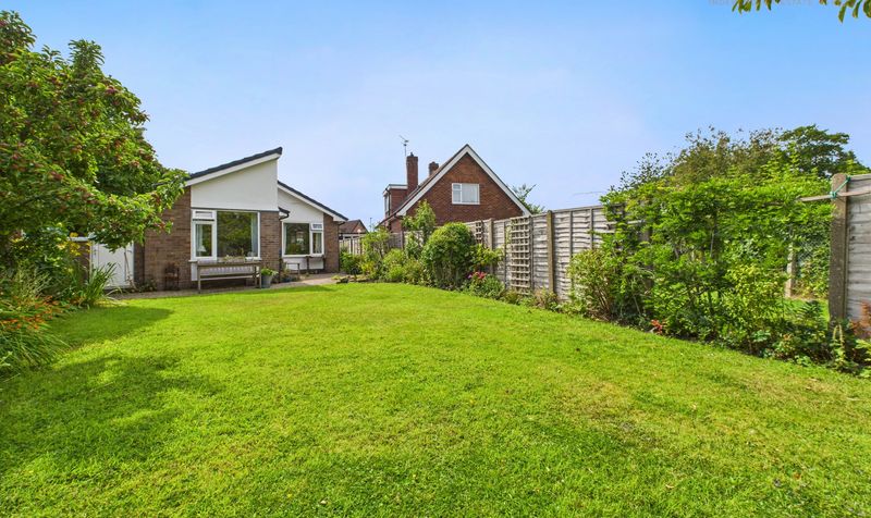 Upton Lane, Upton, CH2