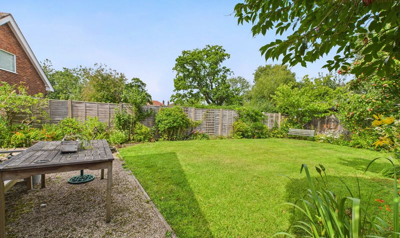 Upton Lane, Upton, CH2
