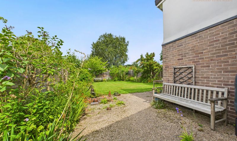 Upton Lane, Upton, CH2