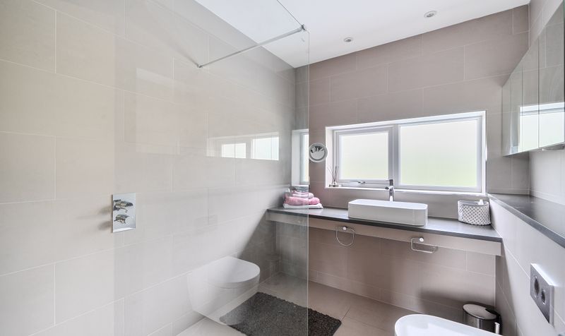 Hylands Close, Epsom, KT18