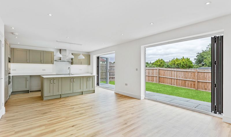 3 Bedroom Bungalow For Sale – Broad Street, SG17 2