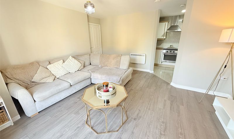 Annie Smith Way, Birkby, HD2