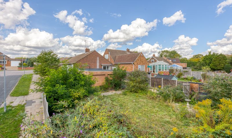 2 Bedroom Bungalow For Sale – Hawthorn Close, Hitchin, SG5 3
