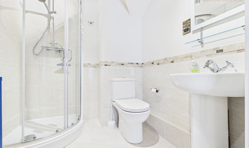 Village Road, Christleton, CH3
