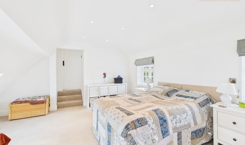 Village Road, Christleton, CH3