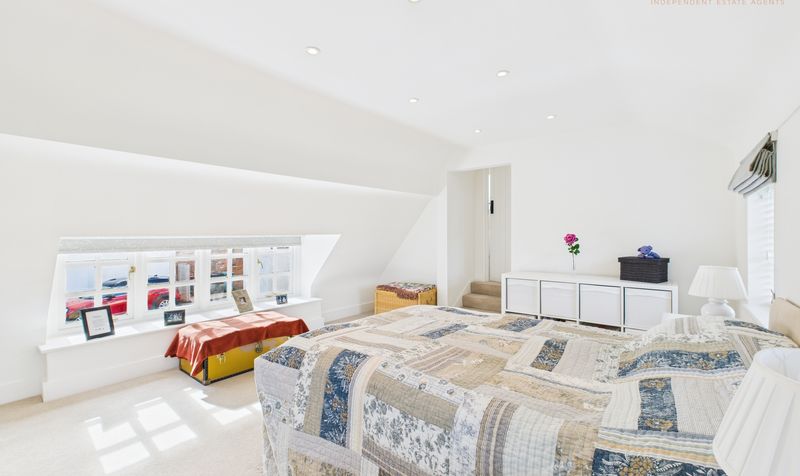 Village Road, Christleton, CH3