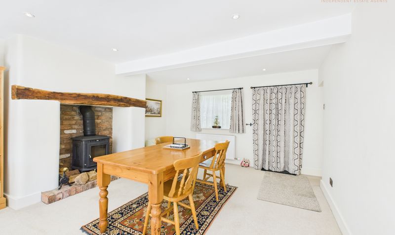 Village Road, Christleton, CH3