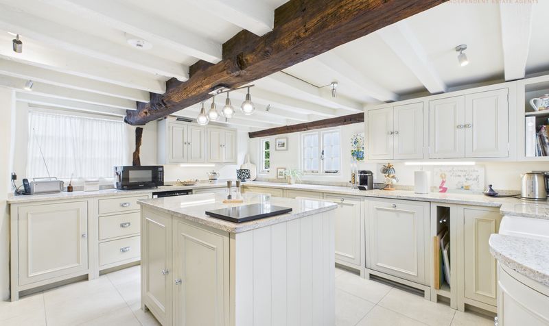 Village Road, Christleton, CH3