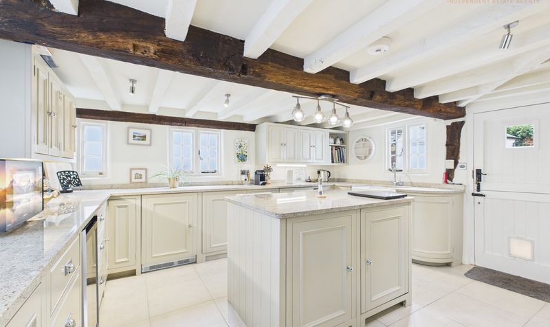 Village Road, Christleton, CH3